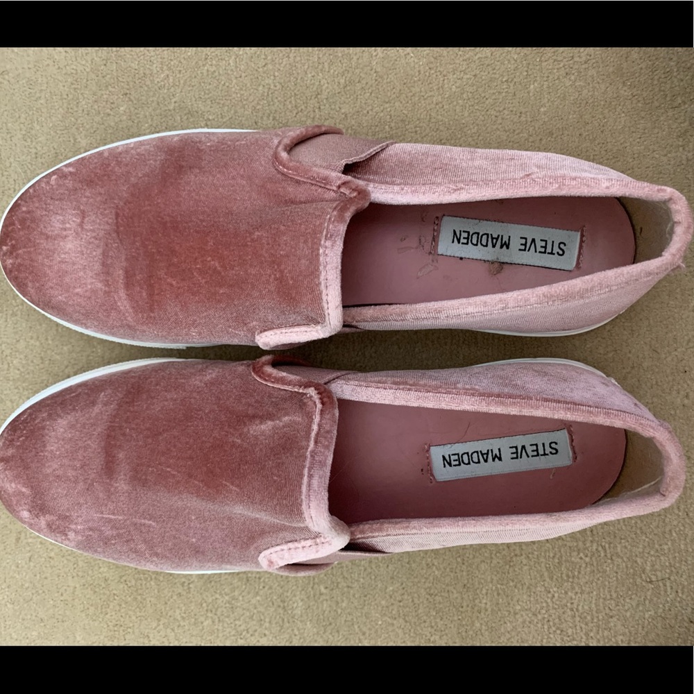 Steven madden slip on pink velvet shoes